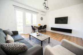 Bright 2BDR apartment with Balcony
